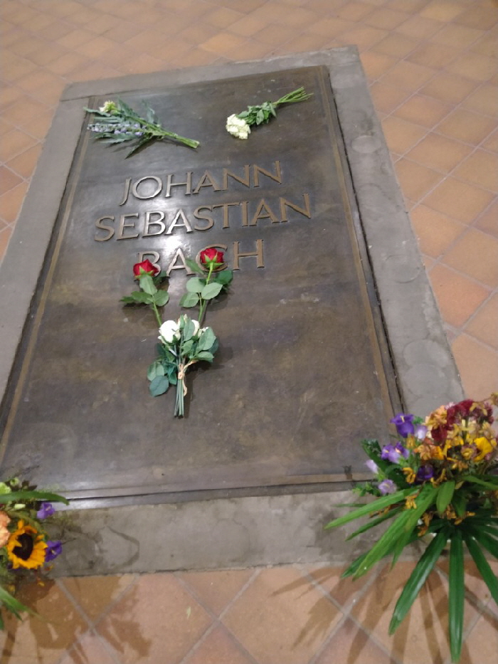Am Grab von Johann Sebastian Bach